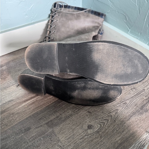 Grey boots - Picture 3 of 4